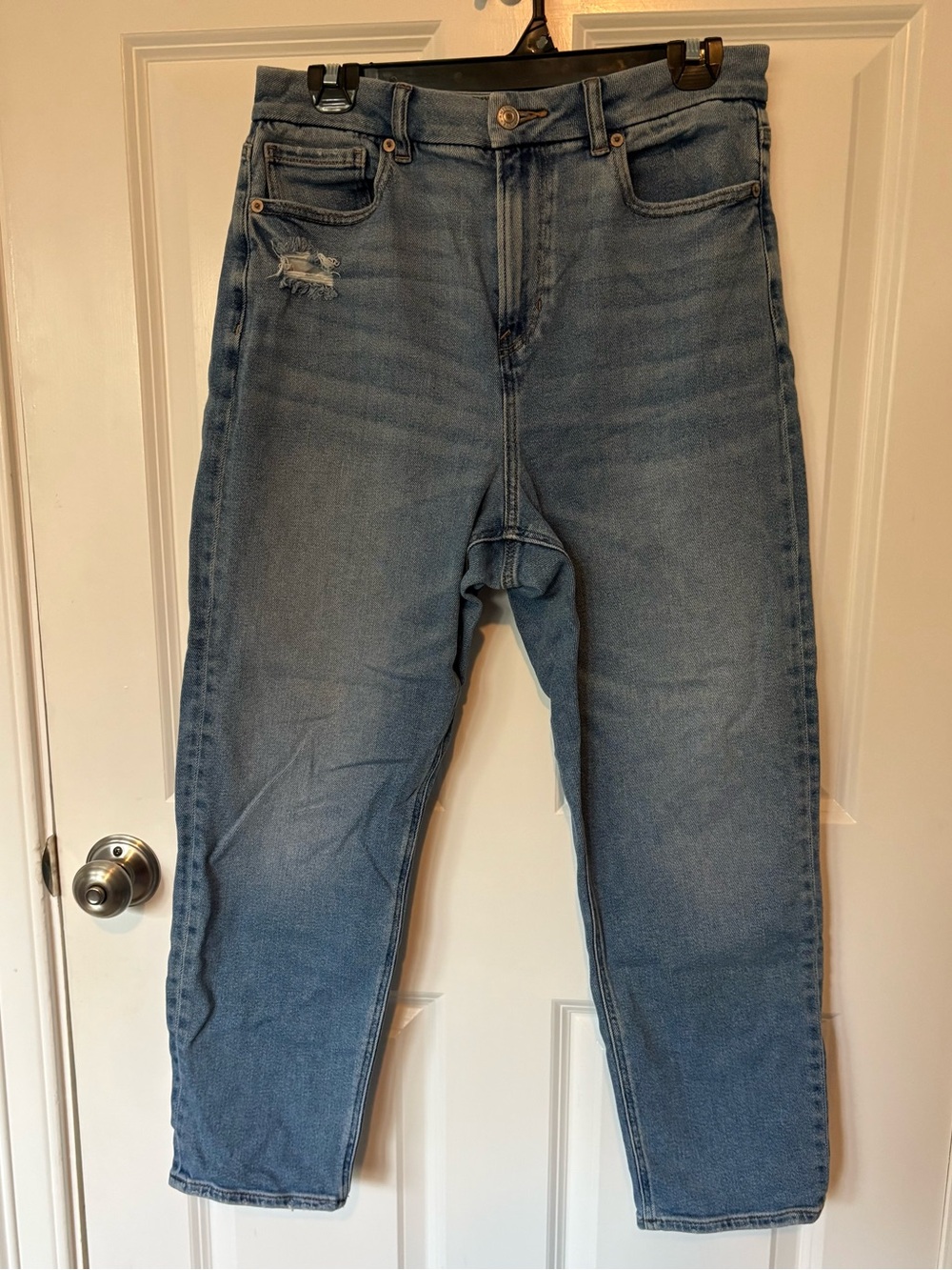 American Eagle Curvy high-waisted Mom Jeans Size 10 Short/Petit length